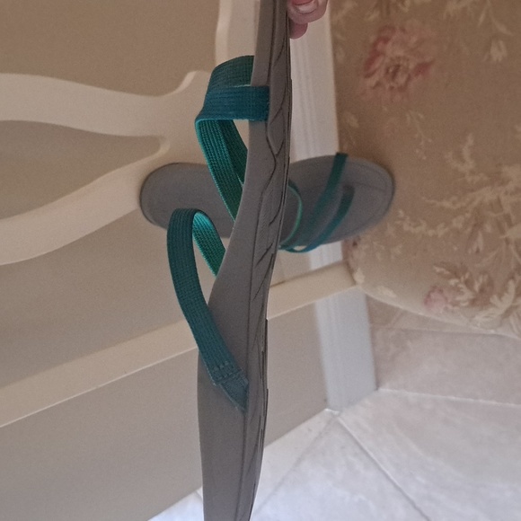 Chaco torquoise slide sandal size 8 adorable very very nice condition - Picture 5 of 7